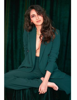 Nikita Dutta feet photo thumbnail