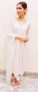 Nikita Dutta feet photo thumbnail