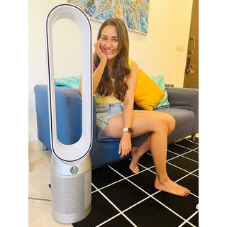 Nikita Dutta feet photo thumbnail