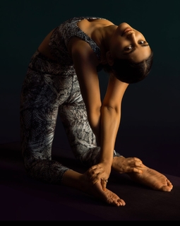 Nikita Dutta feet photo thumbnail