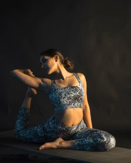 Nikita Dutta feet photo thumbnail