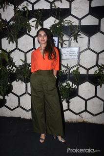 Nikita Dutta feet photo thumbnail