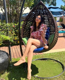 Nikita Dutta feet photo thumbnail