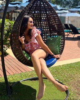 Nikita Dutta feet photo thumbnail