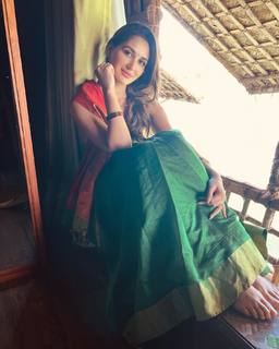 Nikita Dutta feet photo thumbnail