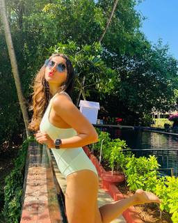 Nikita Dutta feet photo thumbnail