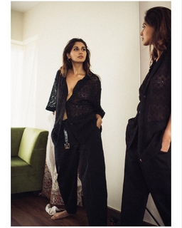 Nikita Dutta feet photo thumbnail