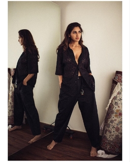 Nikita Dutta feet photo thumbnail