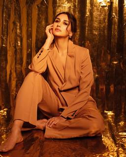 Nikita Dutta feet photo thumbnail