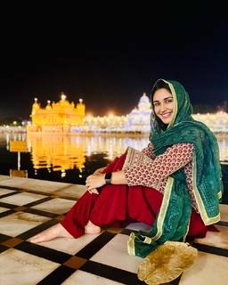 Nikita Dutta feet photo thumbnail