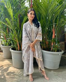 Nikita Dutta feet photo thumbnail