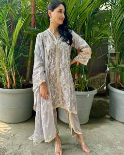 Nikita Dutta feet photo thumbnail