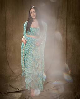 Nikita Dutta feet photo thumbnail