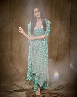 Nikita Dutta feet photo thumbnail