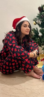 Nikita Dutta feet photo thumbnail