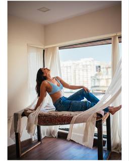 Nikita Dutta feet photo thumbnail