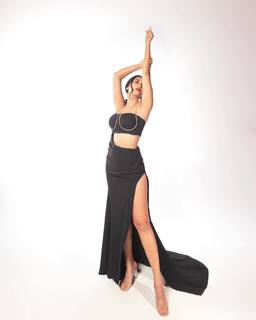 Nikita Dutta feet photo thumbnail