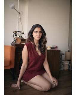 Nikita Dutta feet photo thumbnail