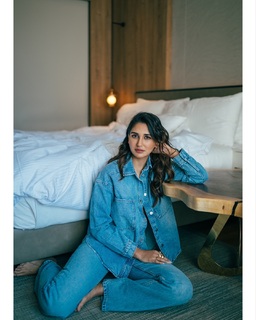 Nikita Dutta feet photo thumbnail