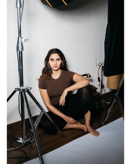 Nikita Dutta feet photo thumbnail