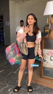 Nikita Dutta feet photo thumbnail