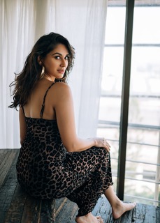 Nikita Dutta feet photo thumbnail