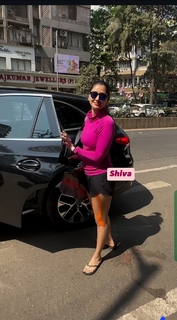 Nikita Dutta feet photo thumbnail
