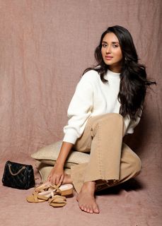 Nikita Dutta feet photo thumbnail