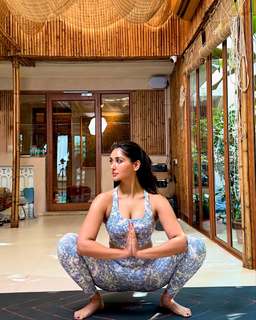 Nikita Dutta feet photo thumbnail