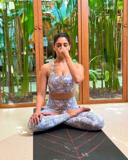 Nikita Dutta feet photo thumbnail