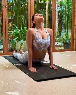 Nikita Dutta feet photo thumbnail