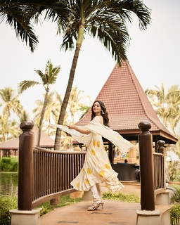 Nikita Dutta feet photo thumbnail