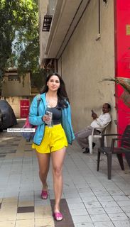 Nikita Dutta feet photo thumbnail