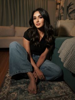 Nikita Dutta feet photo thumbnail