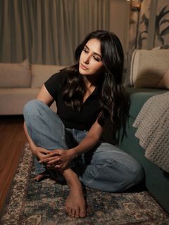 Nikita Dutta feet photo thumbnail