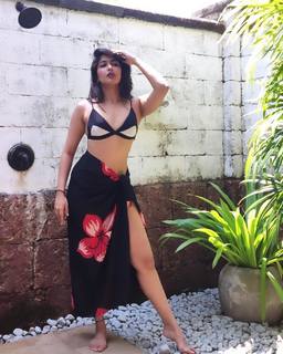 Nikita Sharma feet photo 12