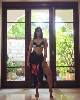 Nikita Sharma feet photo 6