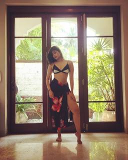 Nikita Sharma feet photo 3