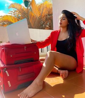 Nikita Sharma feet photo 12