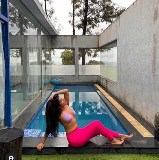 Nikita Sharma feet photo 3