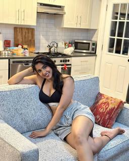Nikita Sharma feet photo 12