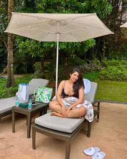 Nikita Sharma feet photo 14