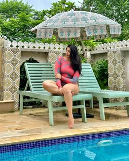 Nikita Sharma feet photo 17