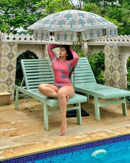 Nikita Sharma feet photo 16