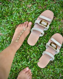 Nikita Sharma feet photo 11
