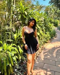 Nikita Sharma feet photo 10