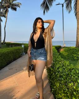 Nikita Sharma feet photo 9