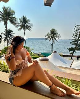 Nikita Sharma feet photo 6