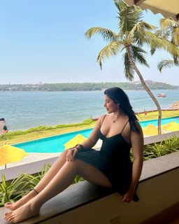 Nikita Sharma feet photo 5
