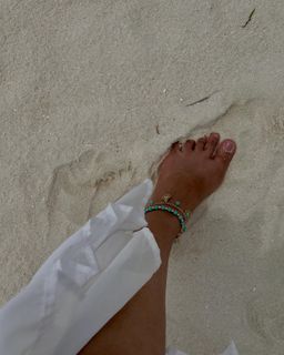Nikita Sharma feet photo 16